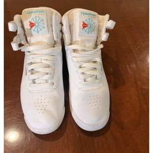 Ladies Vtg Reebok Classic High-Top Sneakers in White75